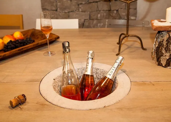 Maxi Sonce, Odprte Vasi Vakantiehuis